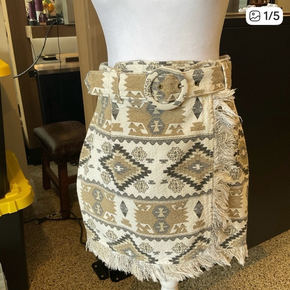 Guess Cream and Brown Patterned Mini Skirt
